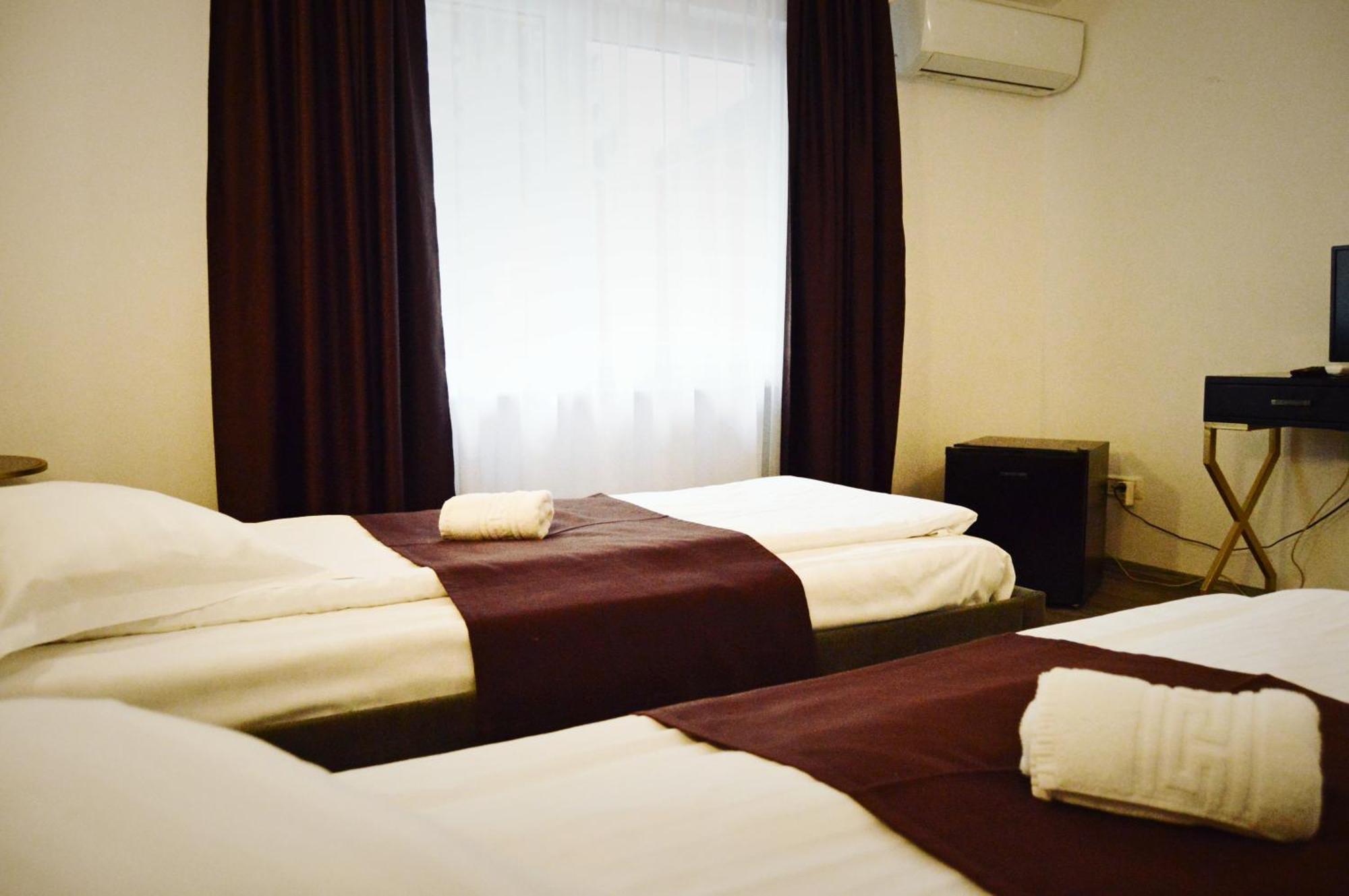 Pension Delia Gardens Тимишоара Экстерьер фото