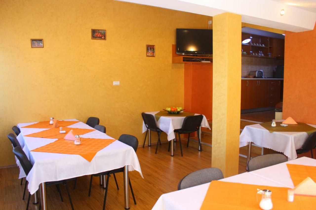 Pension Delia Gardens Тимишоара Экстерьер фото