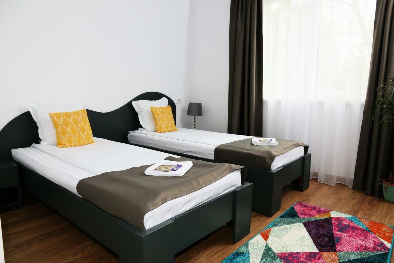 Pension Delia Gardens Тимишоара Экстерьер фото