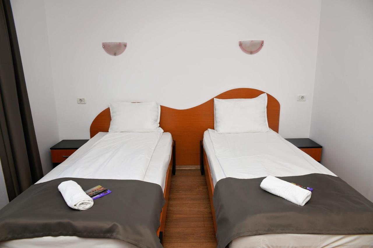 Pension Delia Gardens Тимишоара Экстерьер фото