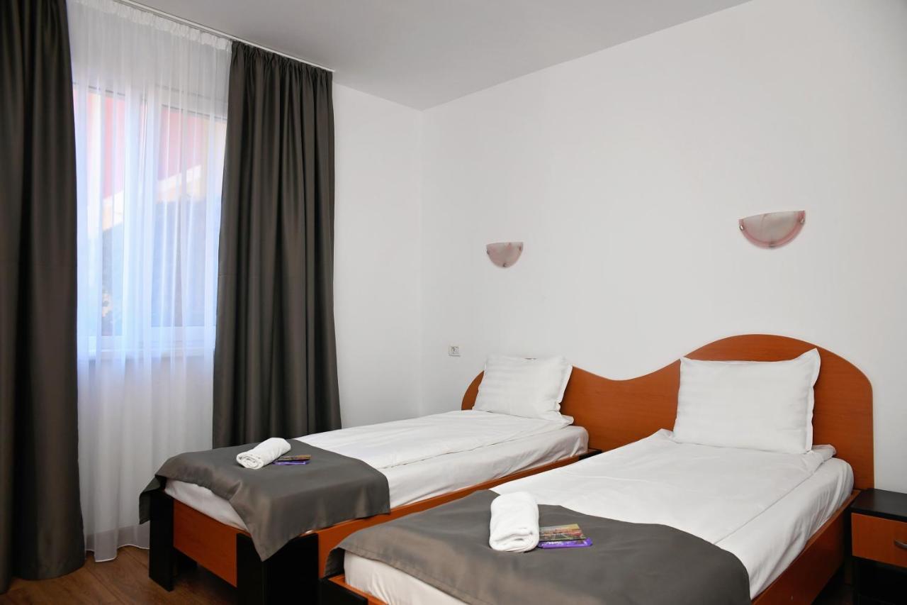 Pension Delia Gardens Тимишоара Экстерьер фото